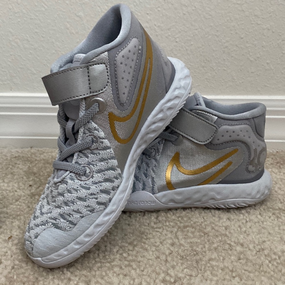 Nike Kids'  KD Trey 5 VIII Basketball Shoes